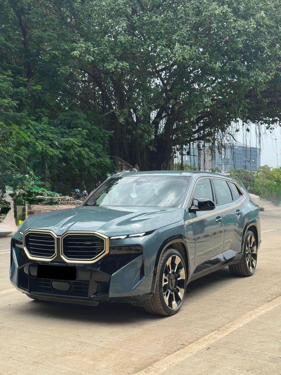 BMW XM Night Gold Edition