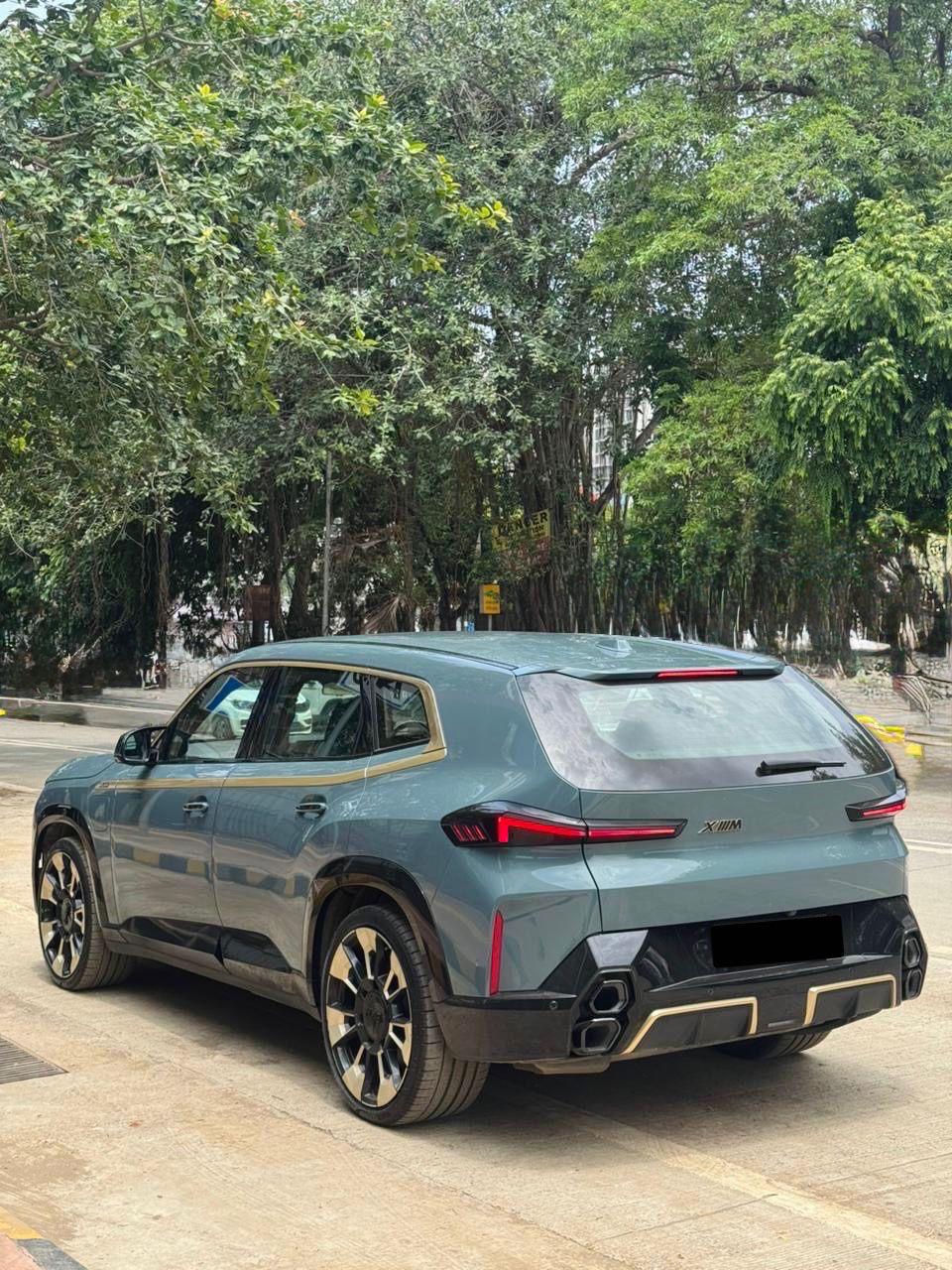 BMW XM Night Gold Edition