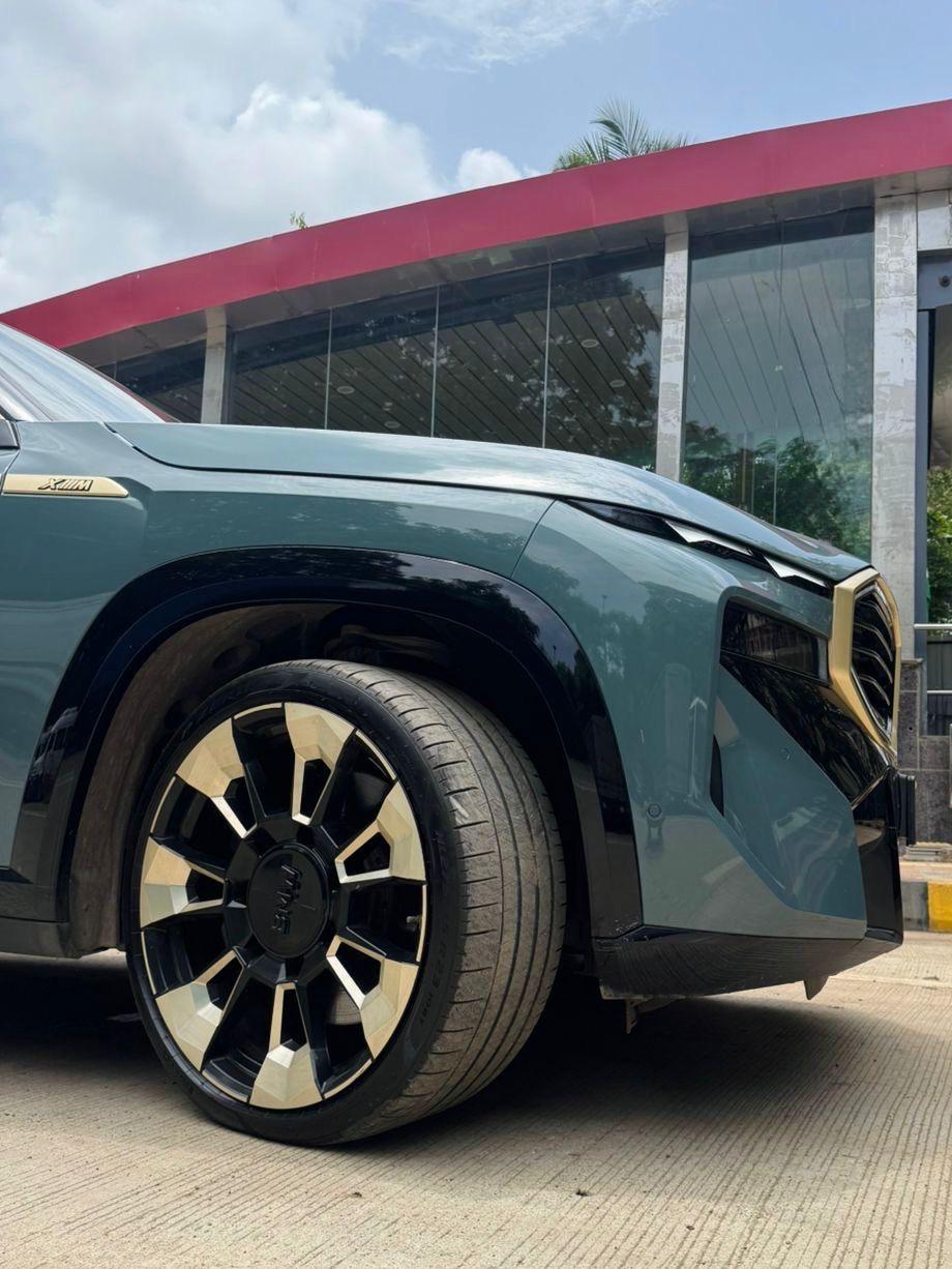 BMW XM Night Gold Edition