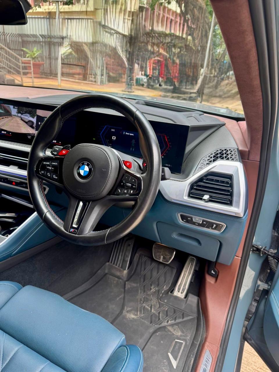 BMW XM Night Gold Edition