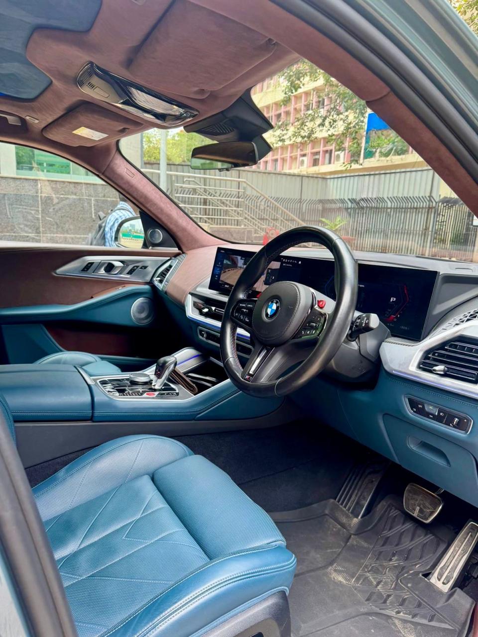 BMW XM Night Gold Edition