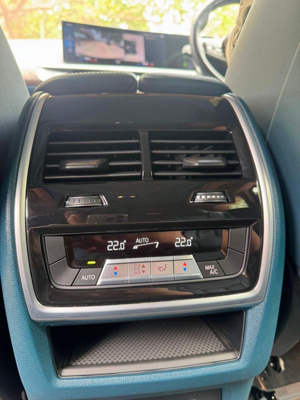 BMW XM Night Gold Edition