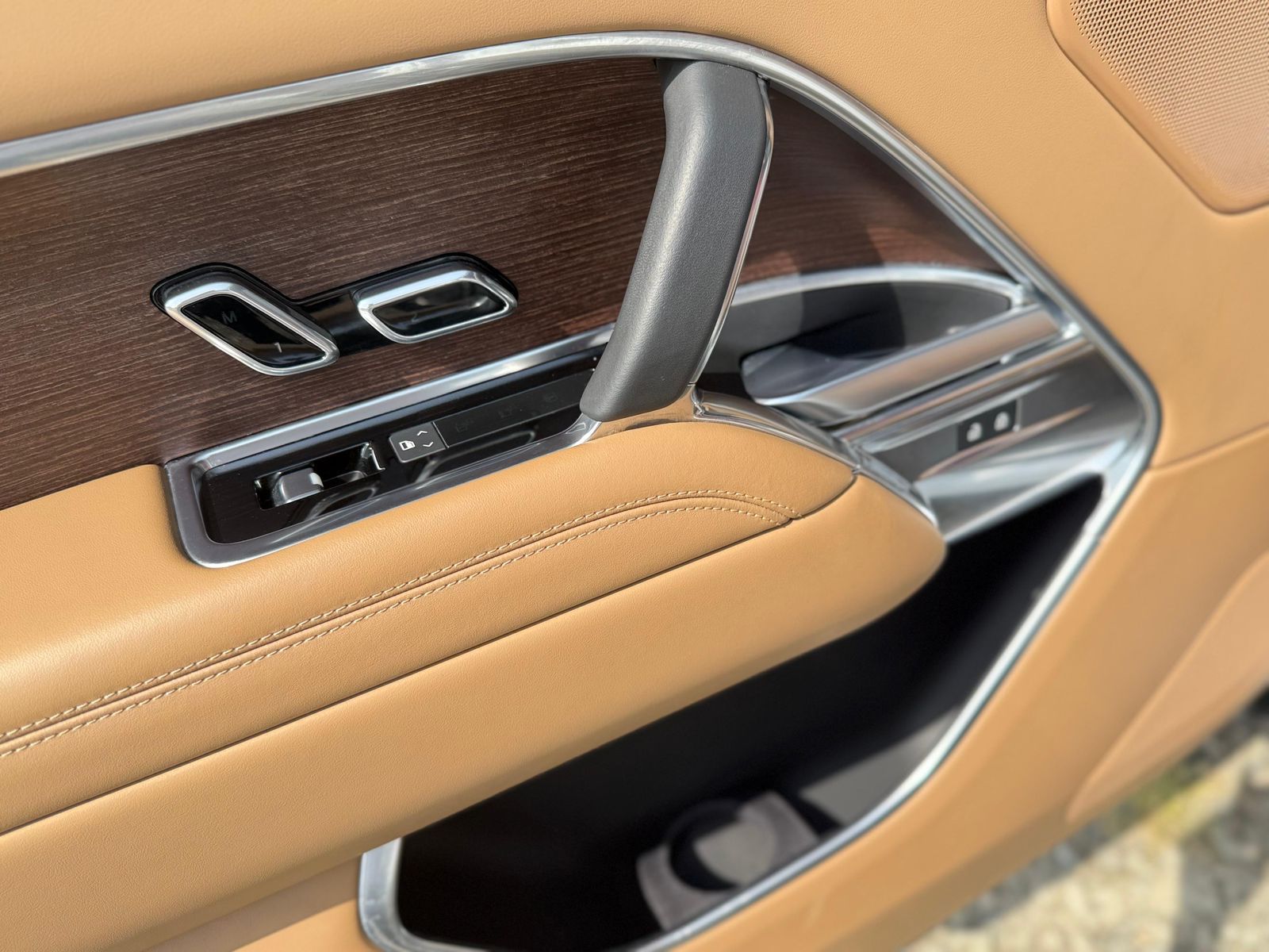 The Range Rover HSE LWB