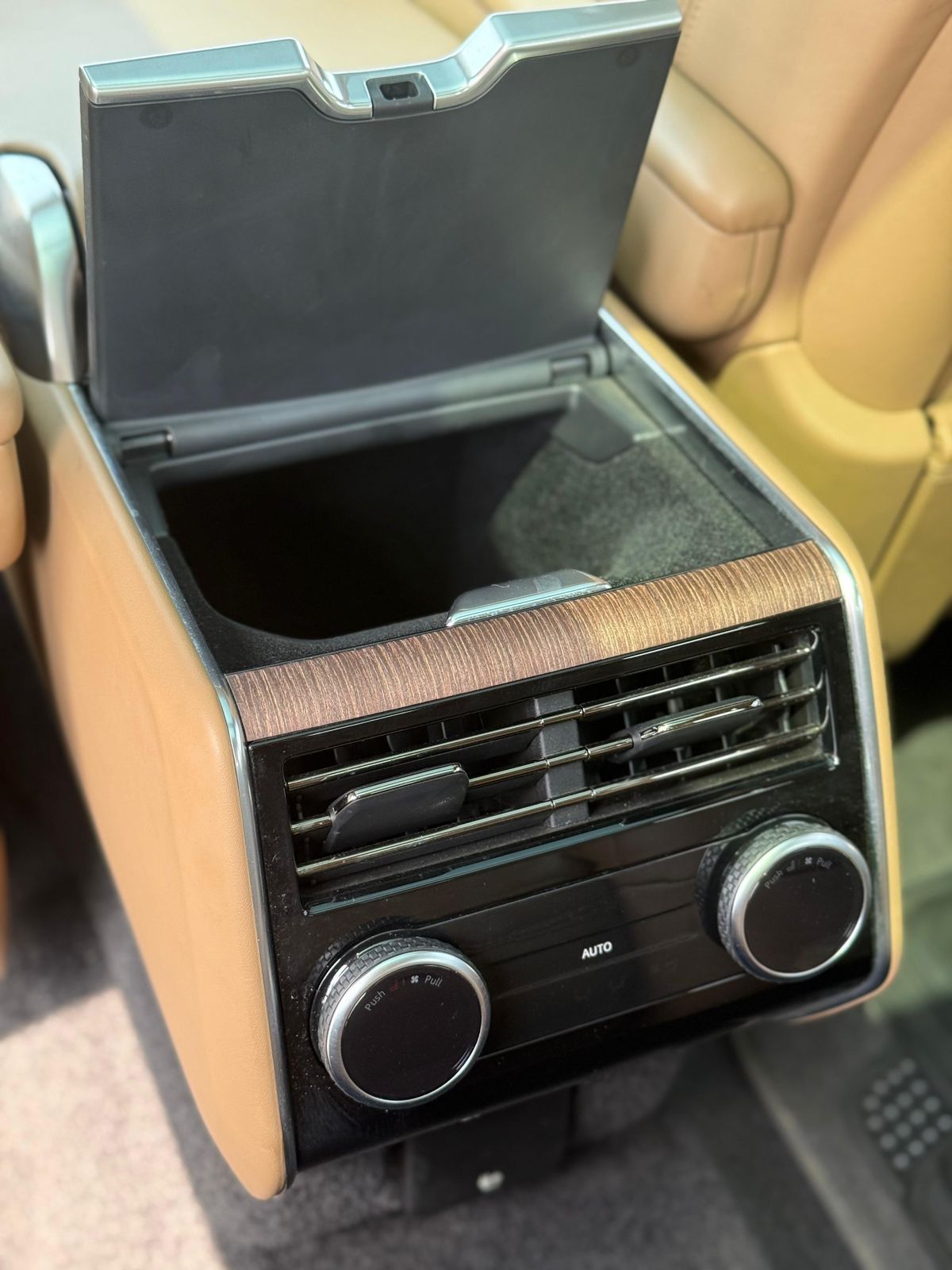 The Range Rover HSE LWB