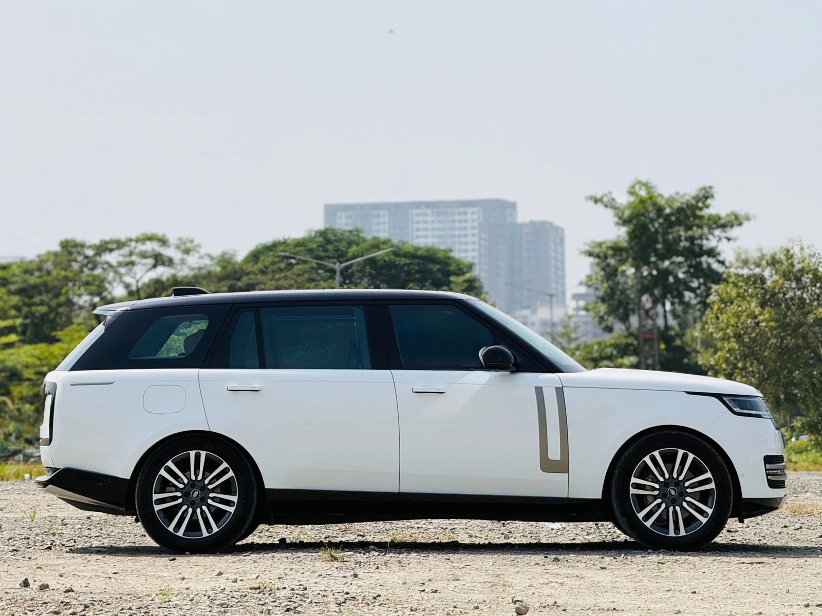 The Range Rover HSE LWB