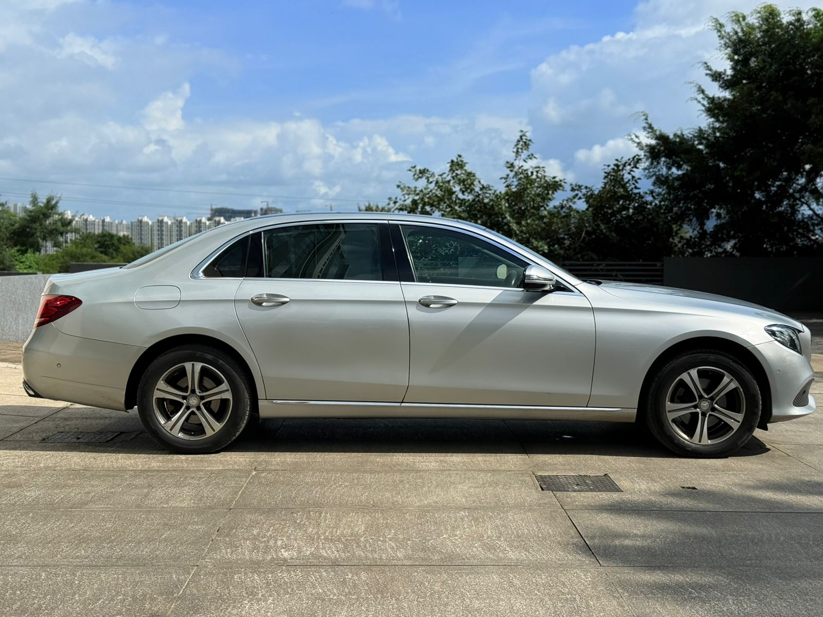 Mercedes Benz E200 LWB