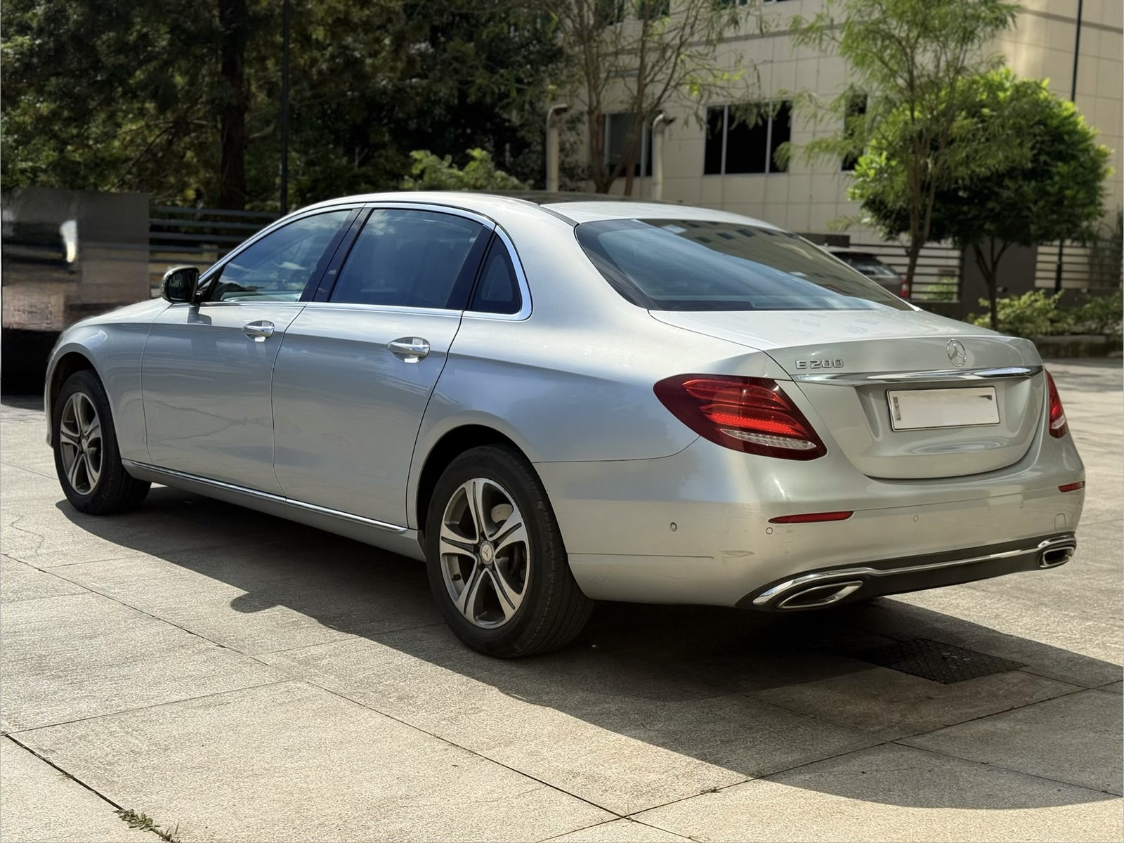 Mercedes Benz E200 LWB