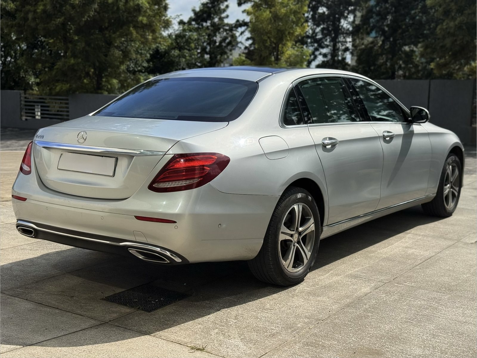 Mercedes Benz E200 LWB