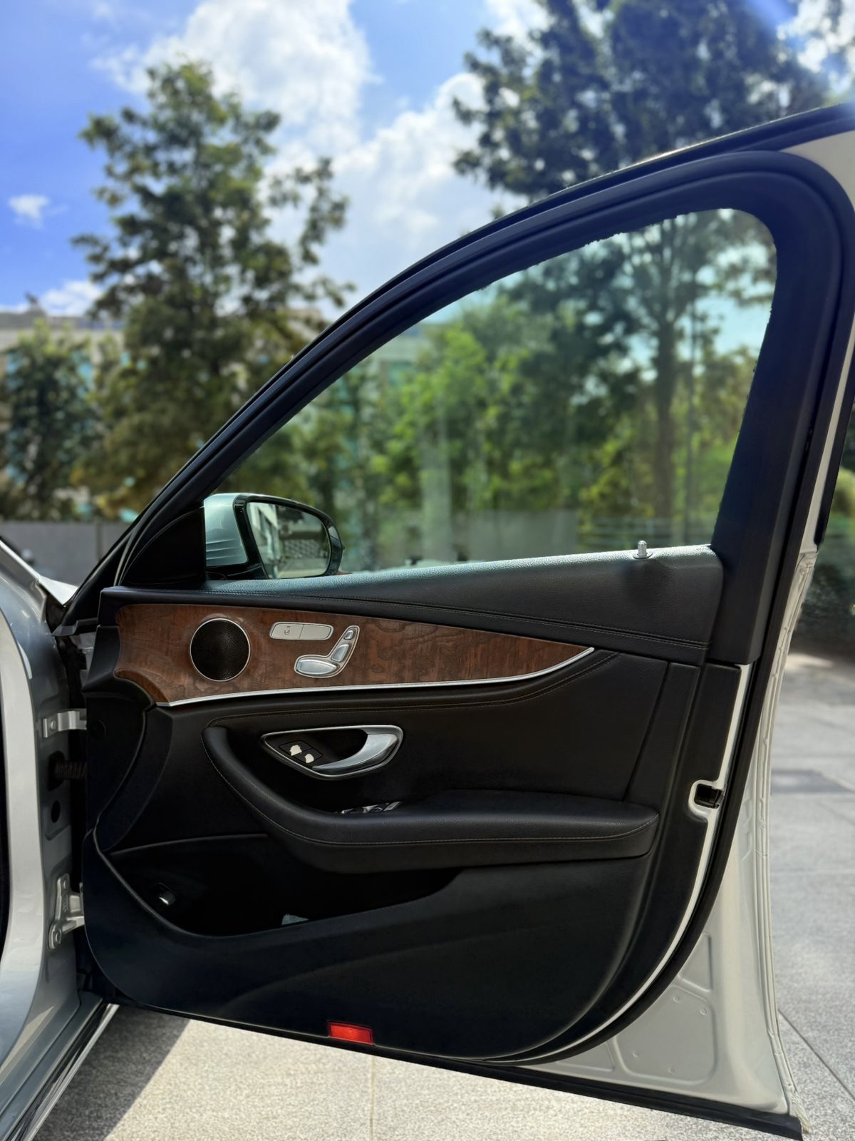 Mercedes Benz E200 LWB