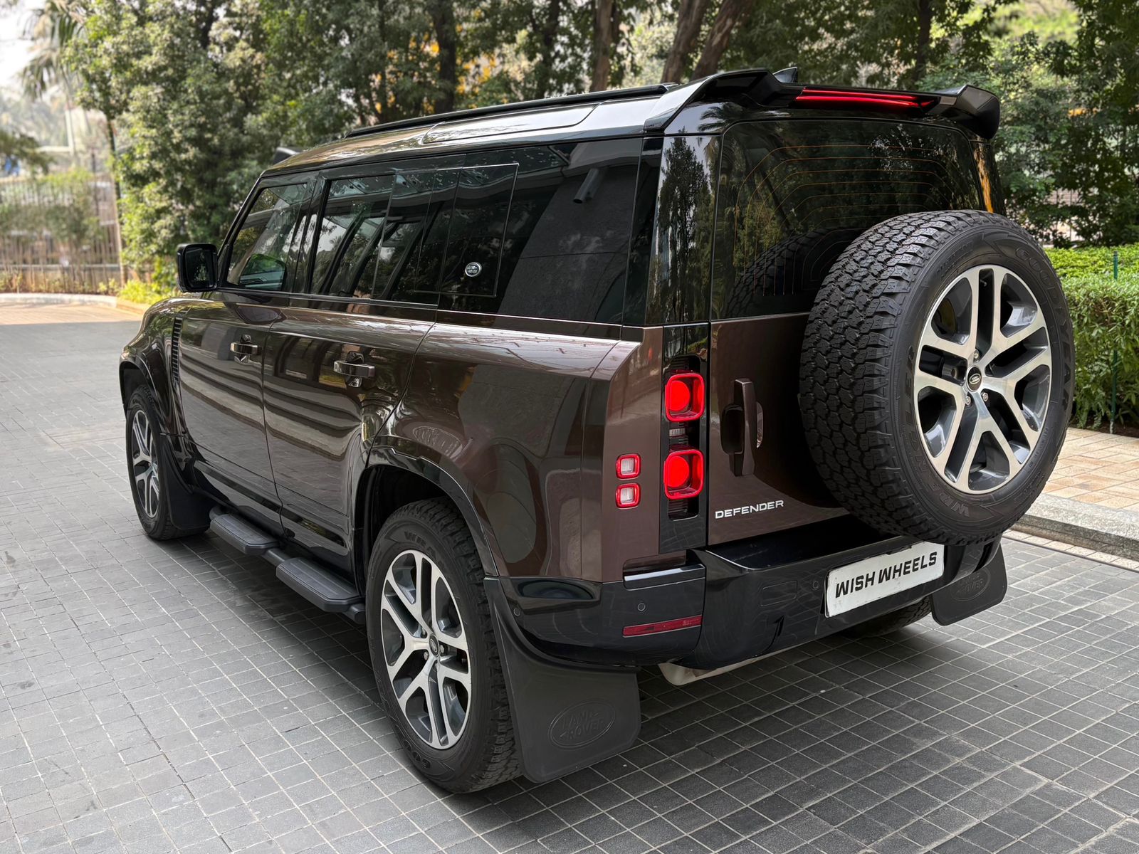 Land Rover Defender 110