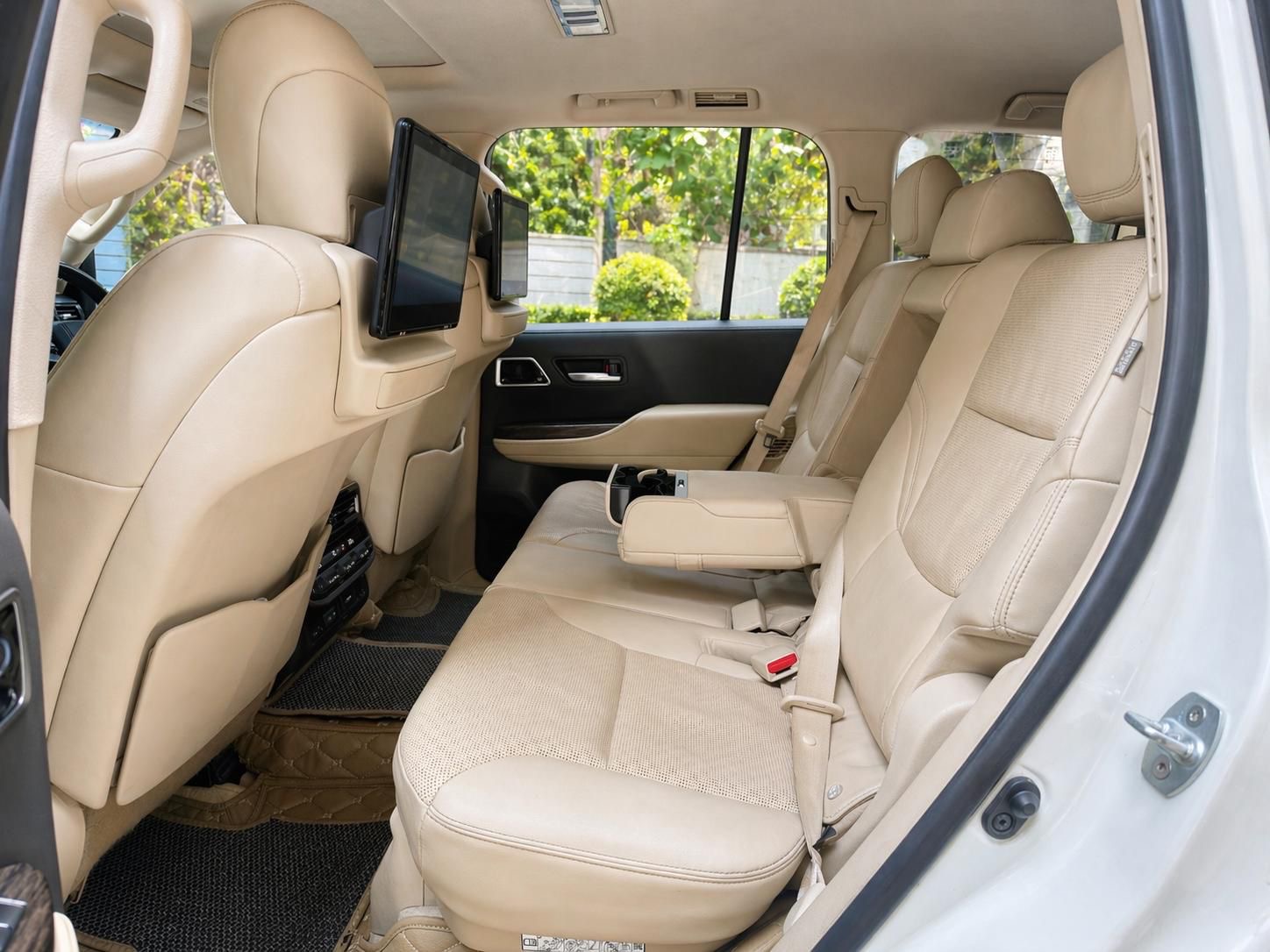 Toyota Land Cruiser Sahara Edition