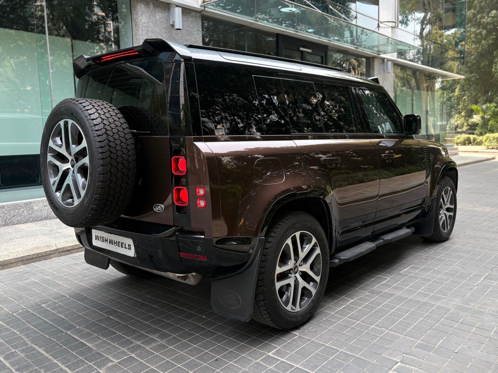 Land Rover Defender 110