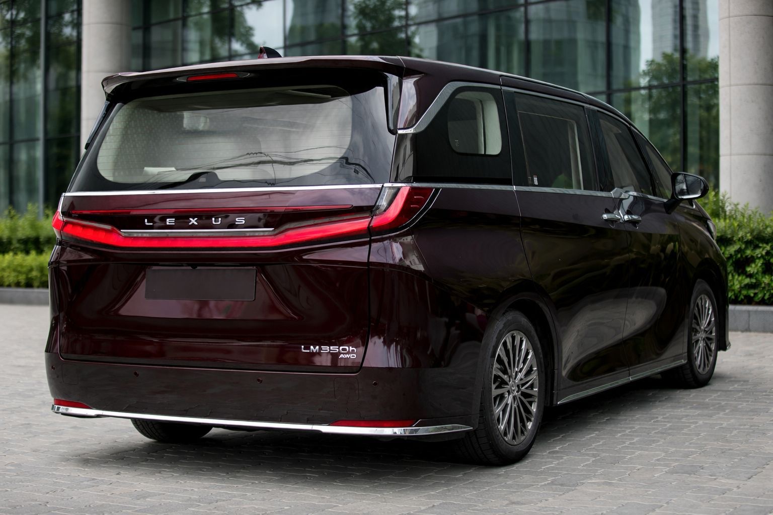 Lexus LM 350H