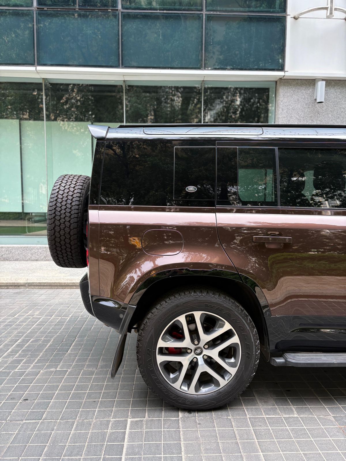 Land Rover Defender 110