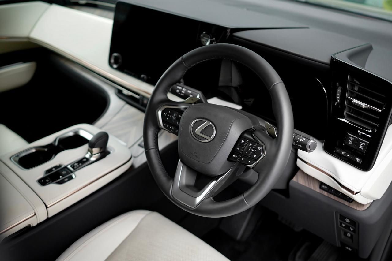 Lexus LM 350H