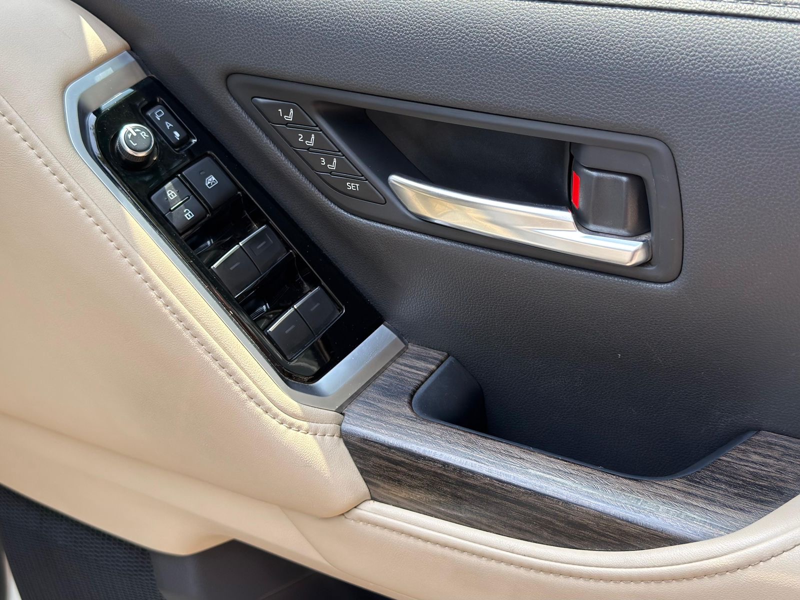 Toyota Land Cruiser Sahara Edition