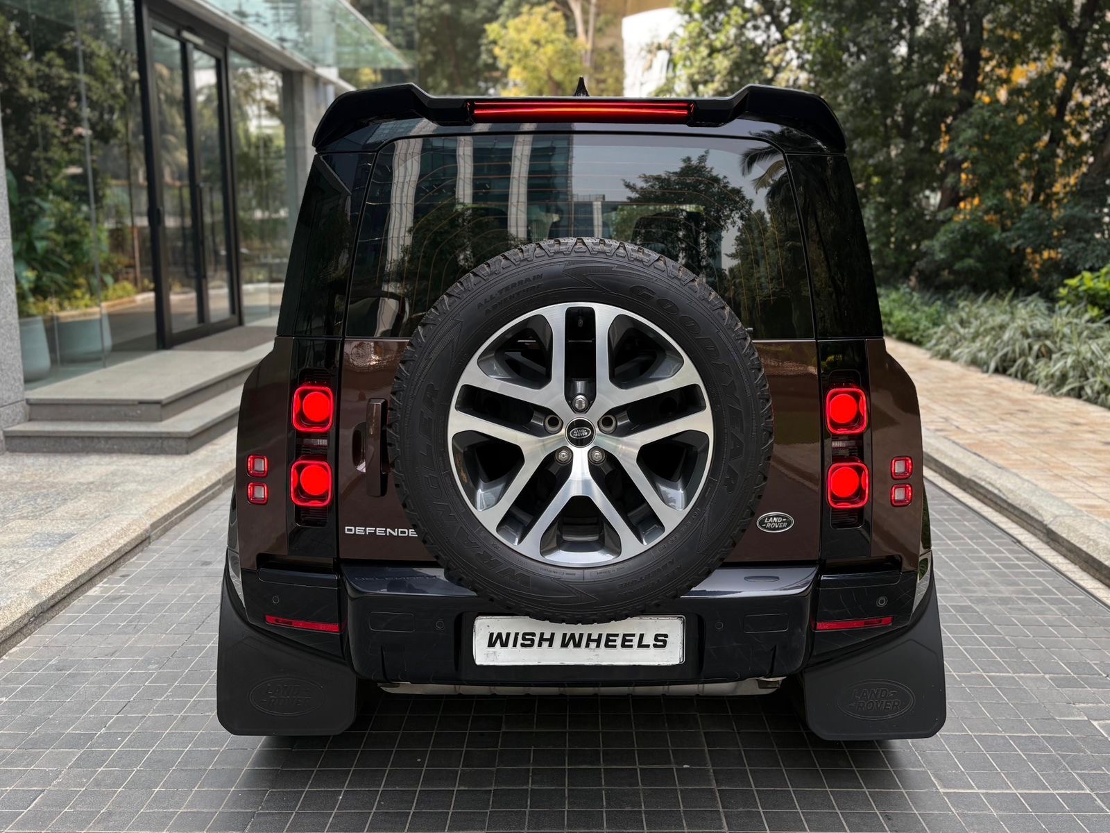 Land Rover Defender 110