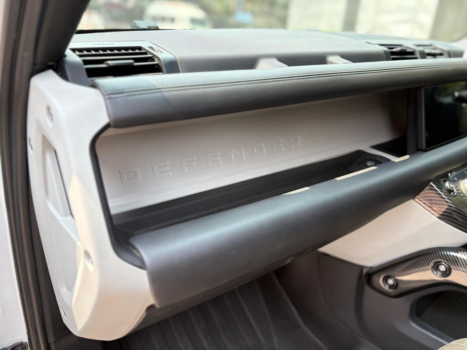 Land Rover Defender 110